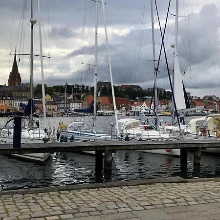Moin Moin Husby Modern Retreat